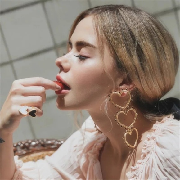 ShopAllThings Jewelry - 3/$30 💛 Large Heart Drop Earrings